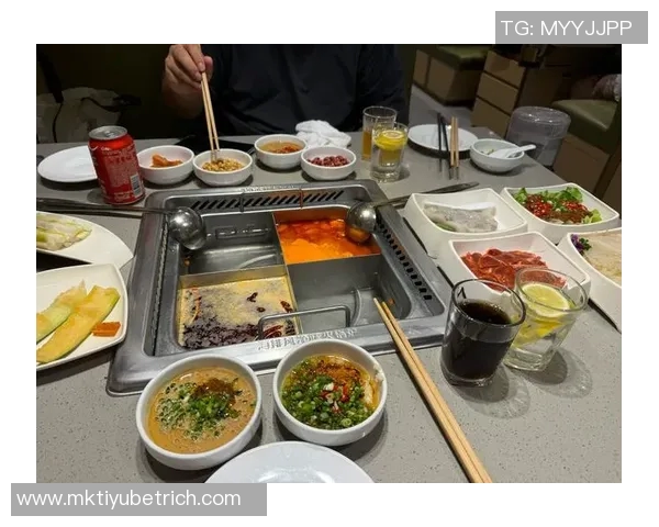 郭士强李昂美考察期间与杨瀚森共度火锅时光尽享欢乐歌声